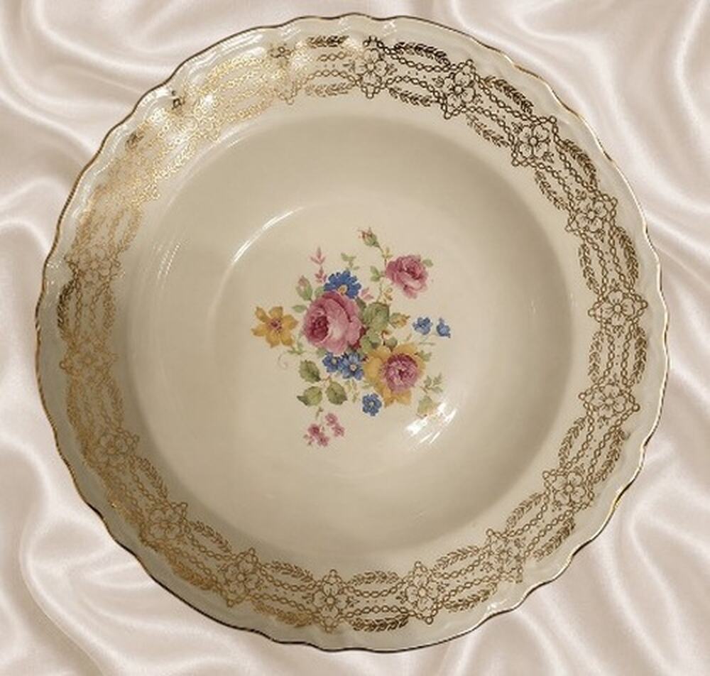 Vintage Homer Laughlin Ferndale Eggshell Nautilus 8" Rim Soup Bowl Gold Trim